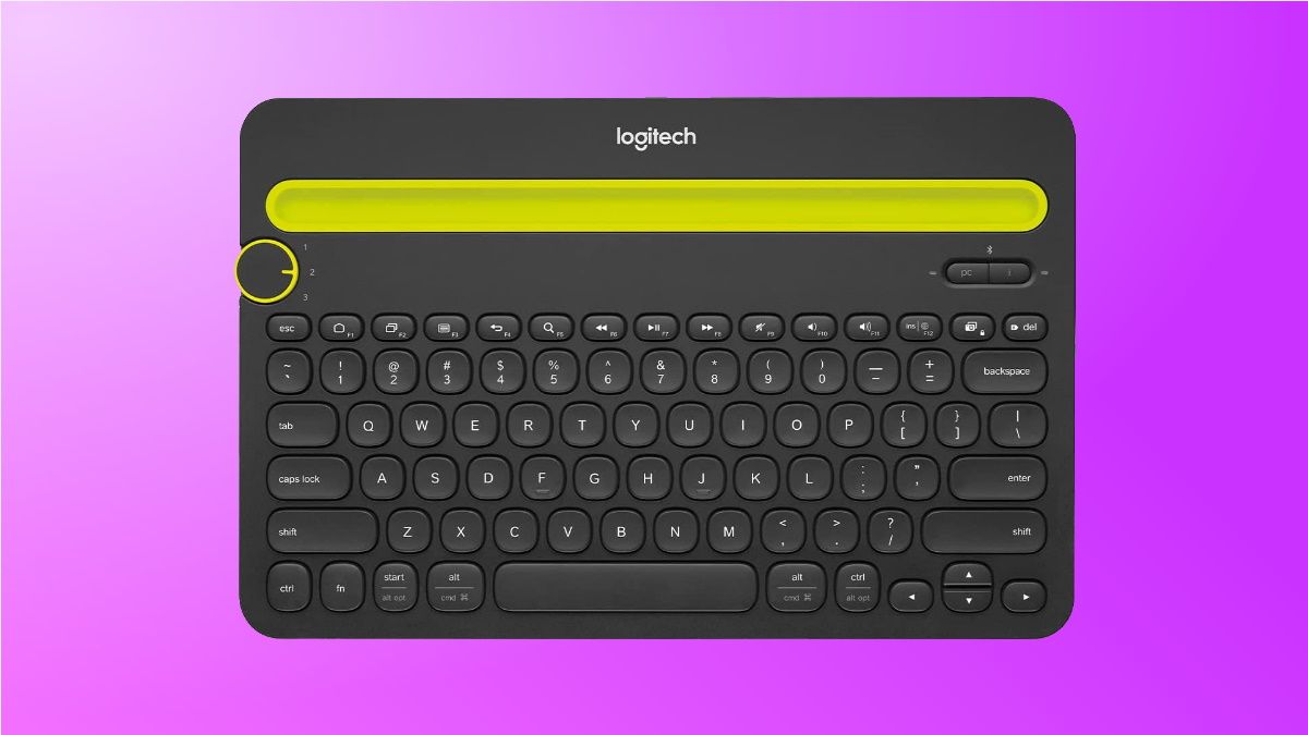 Logitech K480 em fundo roxo