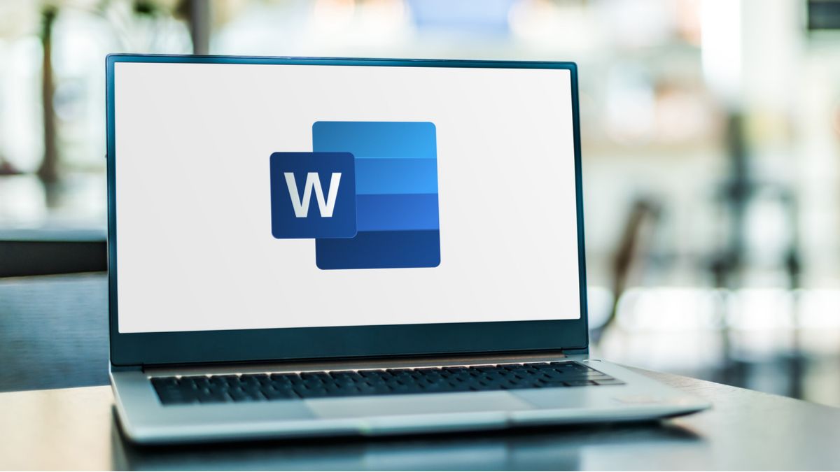 Logotipo do Microsoft Word em um laptop