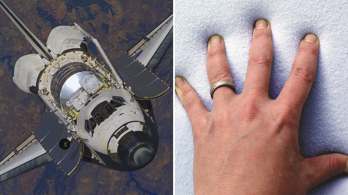 Uma foto de um ônibus espacial da NASA e uma mão comprimindo um pouco de espuma viscoelástica.