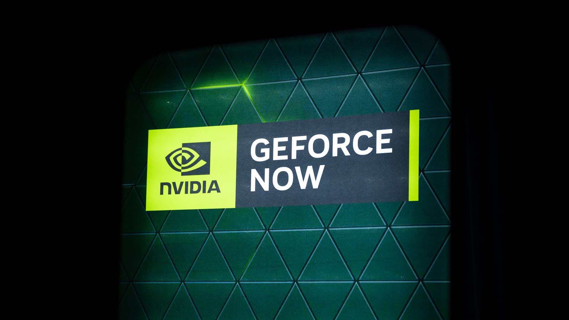 Logotipo NVIDIA GeForce Now na CES 2023