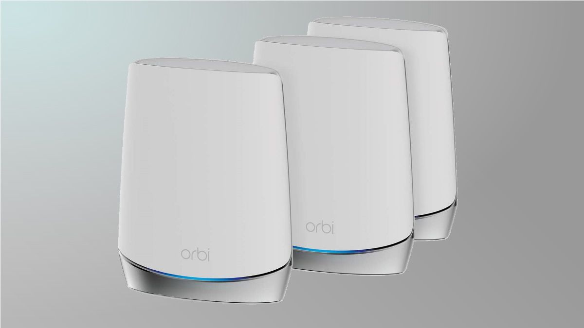 Netgear Orbi em fundo cinza