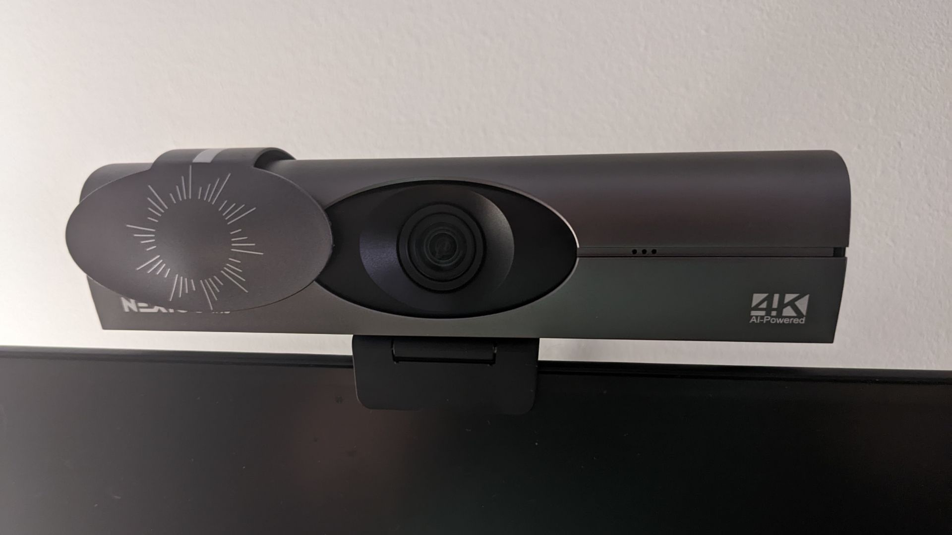Nexigo Iris Webcam 4K no monitor