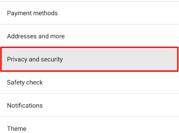 Nas configurações do Chrome, selecione “Privacidade e segurança”