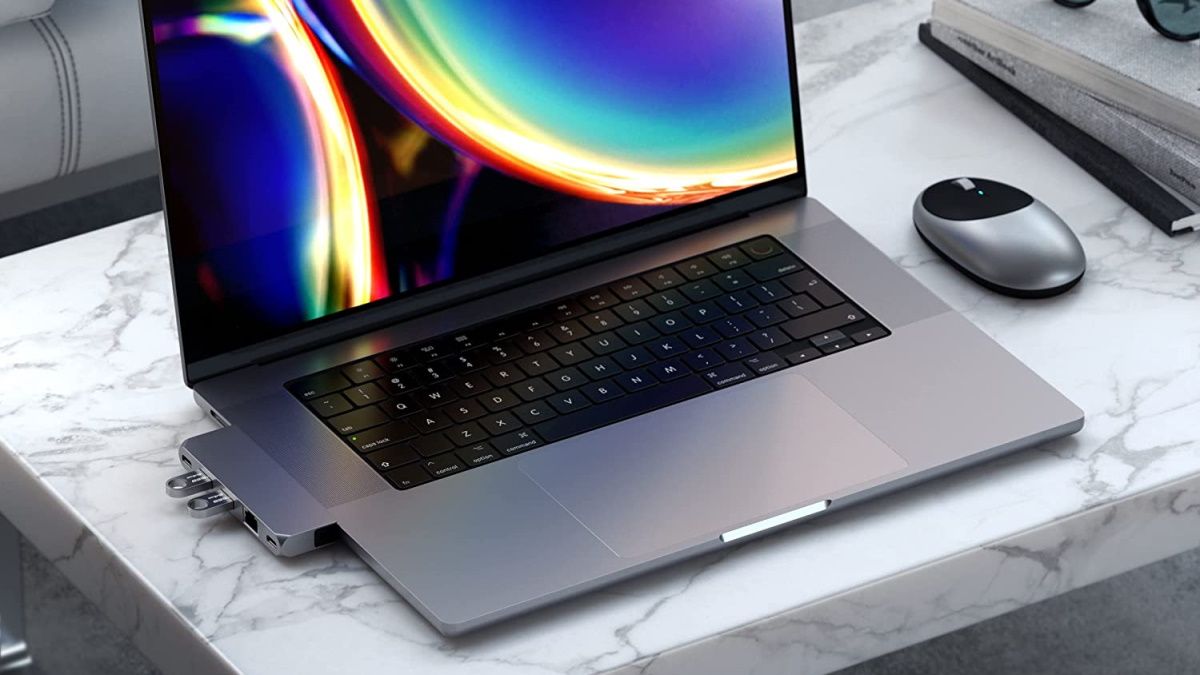 Hub Satechi Pro conectado ao MacBook
