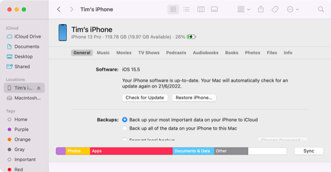 iPhone 13 Pro no Finder no macOS 12