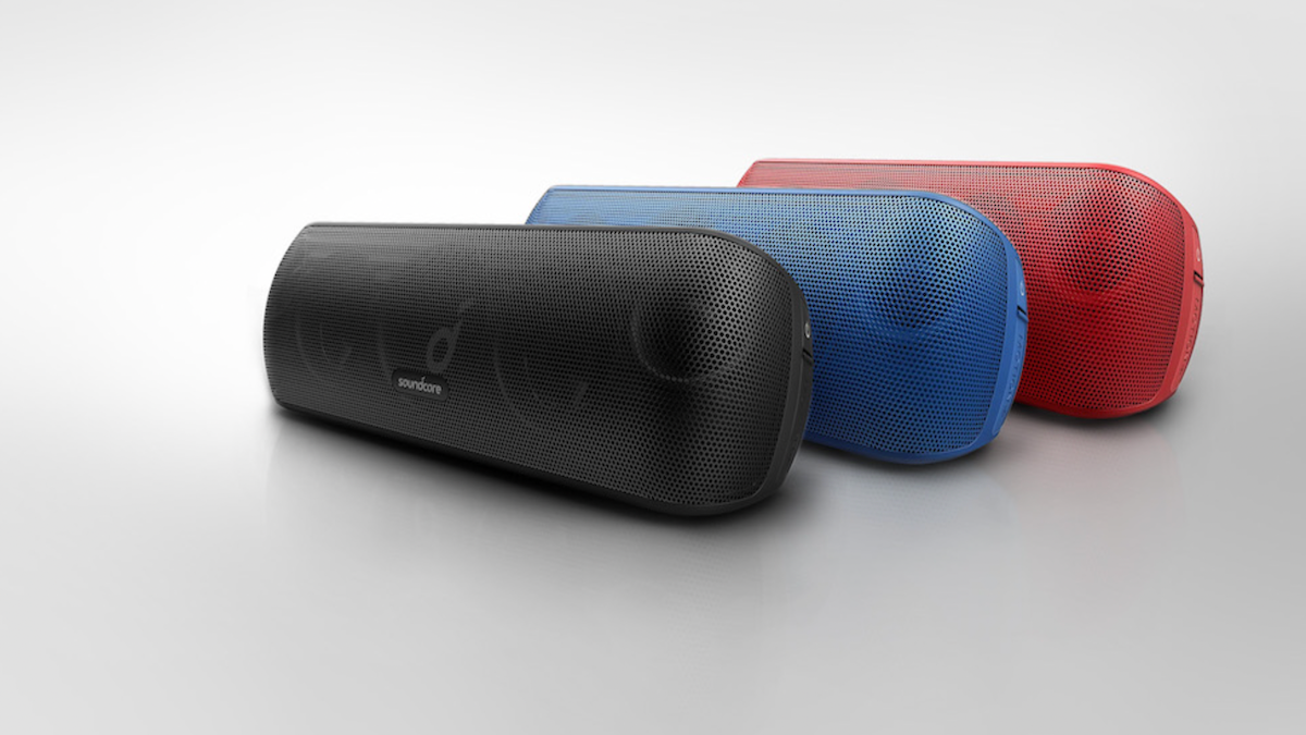 Três alto-falantes Anker Soundcore Motion+ Bluetooth de cores diferentes seguidos.