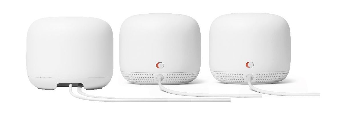 Parte traseira do sistema Google Nest Wifi, mostrando o roteador e dois pontos de acesso complementares.