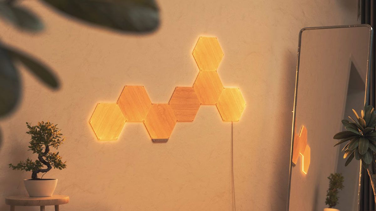 Uma variedade de painéis de luz inteligentes Nanoleaf