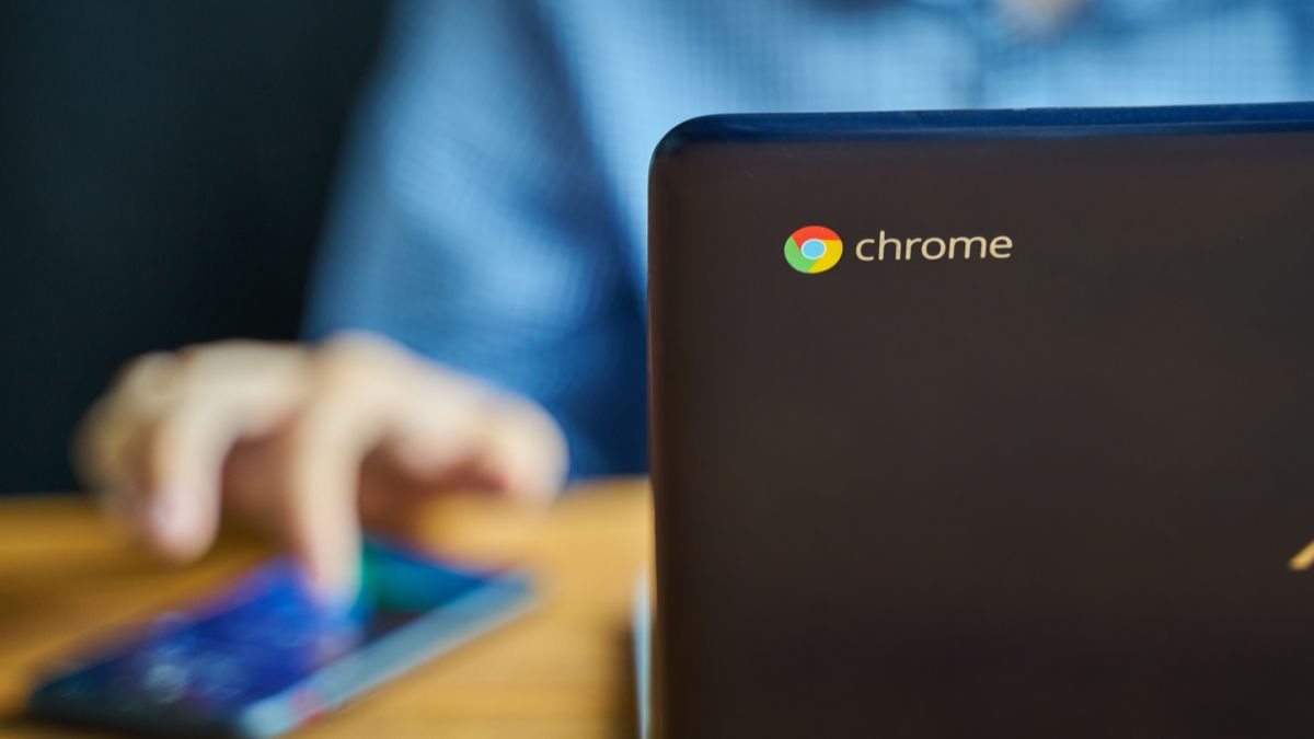 Close do Chromebook no logotipo do Chrome