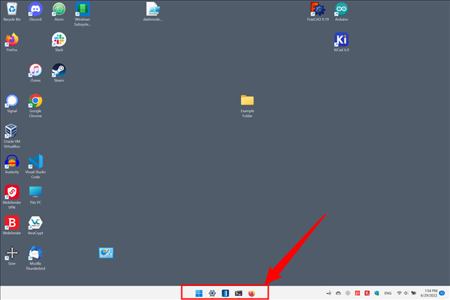 O botão Iniciar está no meio da tela por padrão no Windows 11.