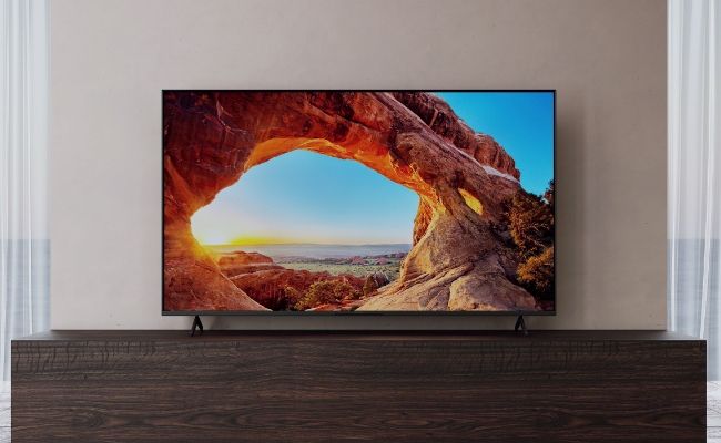 TV Sony X85J com iluminação direta