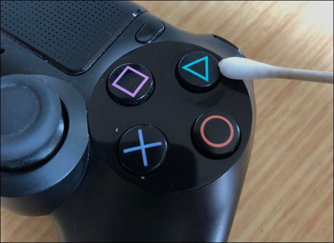 Consertar botões Sticky DualShock 4 com álcool isopropílico