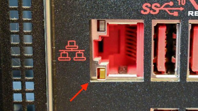 Porta Ethernet em um computador desktop