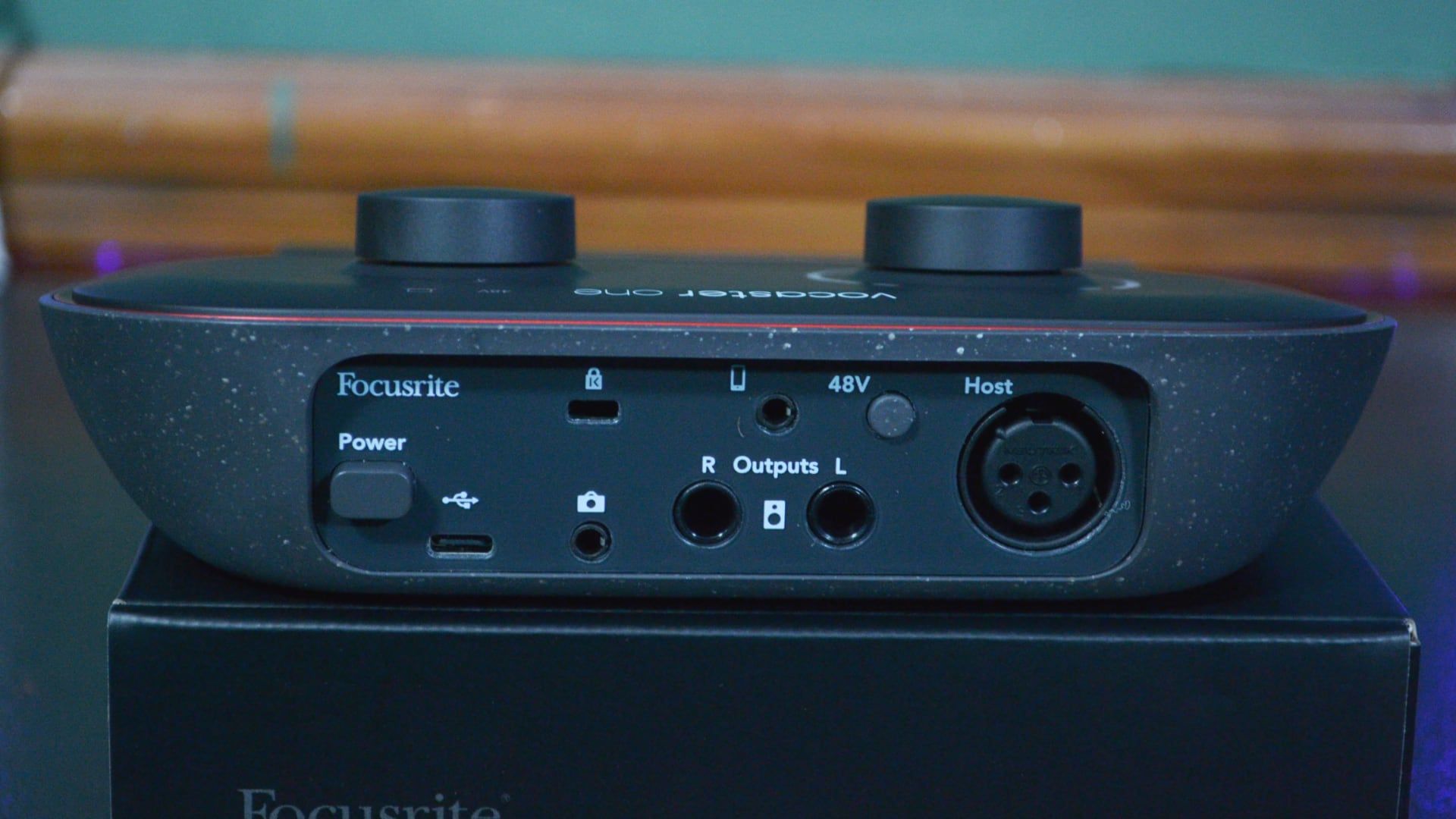 Entradas e saídas do Vocaster Focusrite