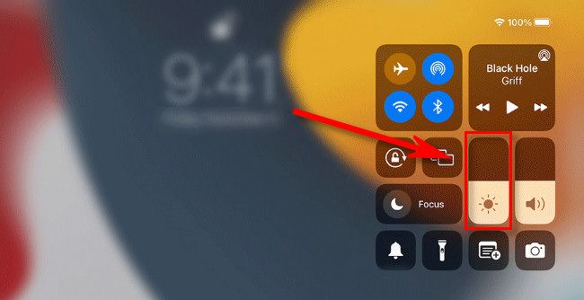 O controle deslizante de brilho do centro de controle do iPad