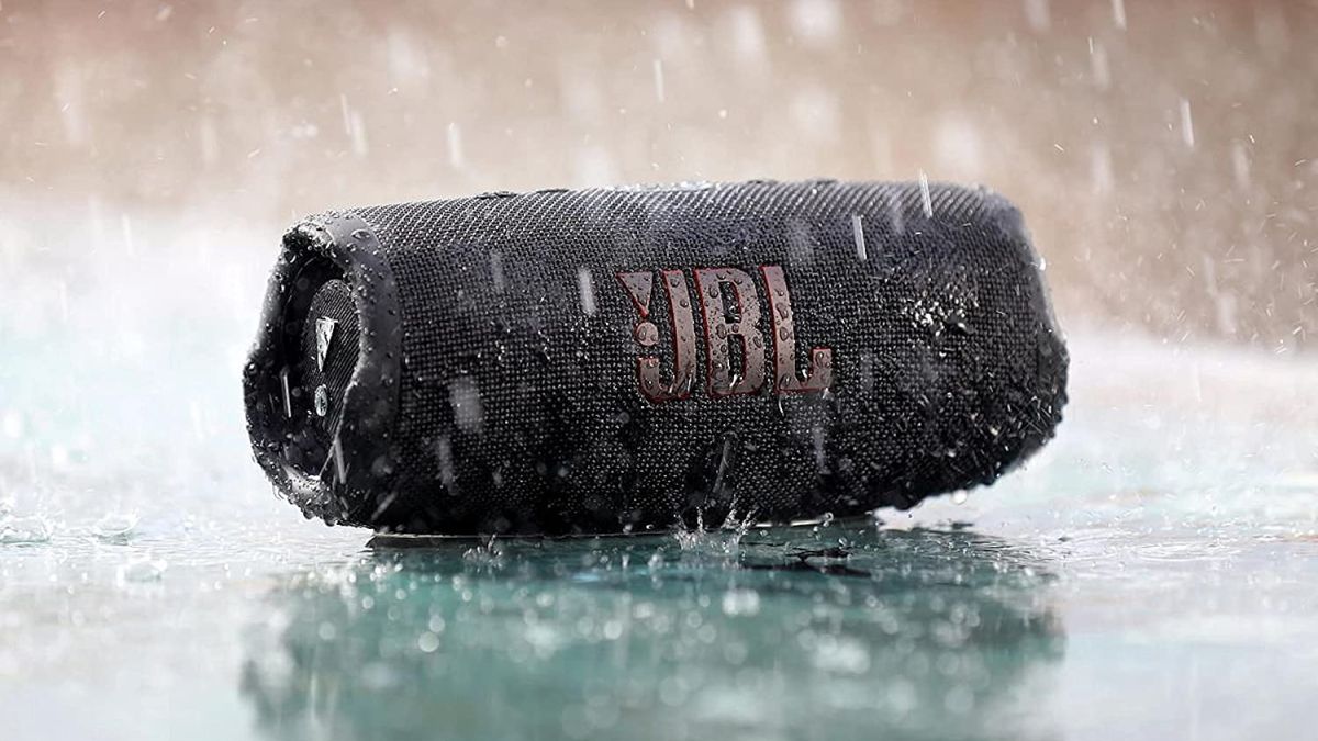 JBL Charge 5 na chuva