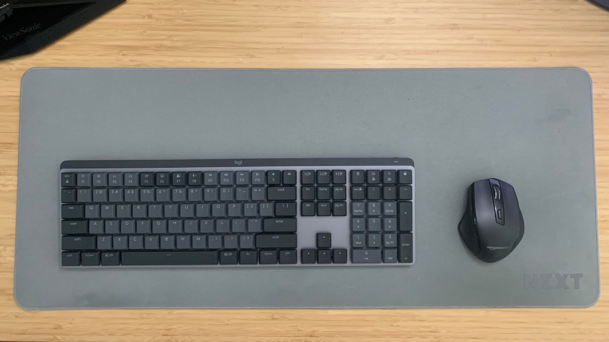 Teclado mecânico Logitech MX na mesa