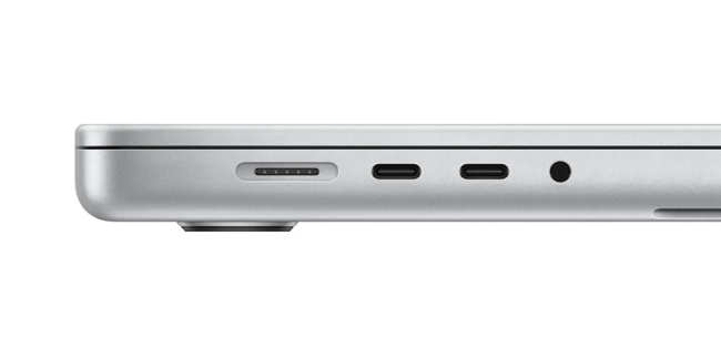 As portas na lateral de um MacBook.