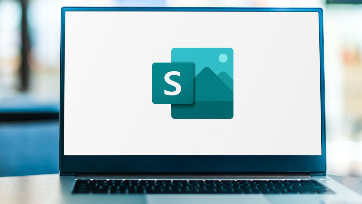 O ícone do aplicativo Microsoft Sway na tela de um laptop.