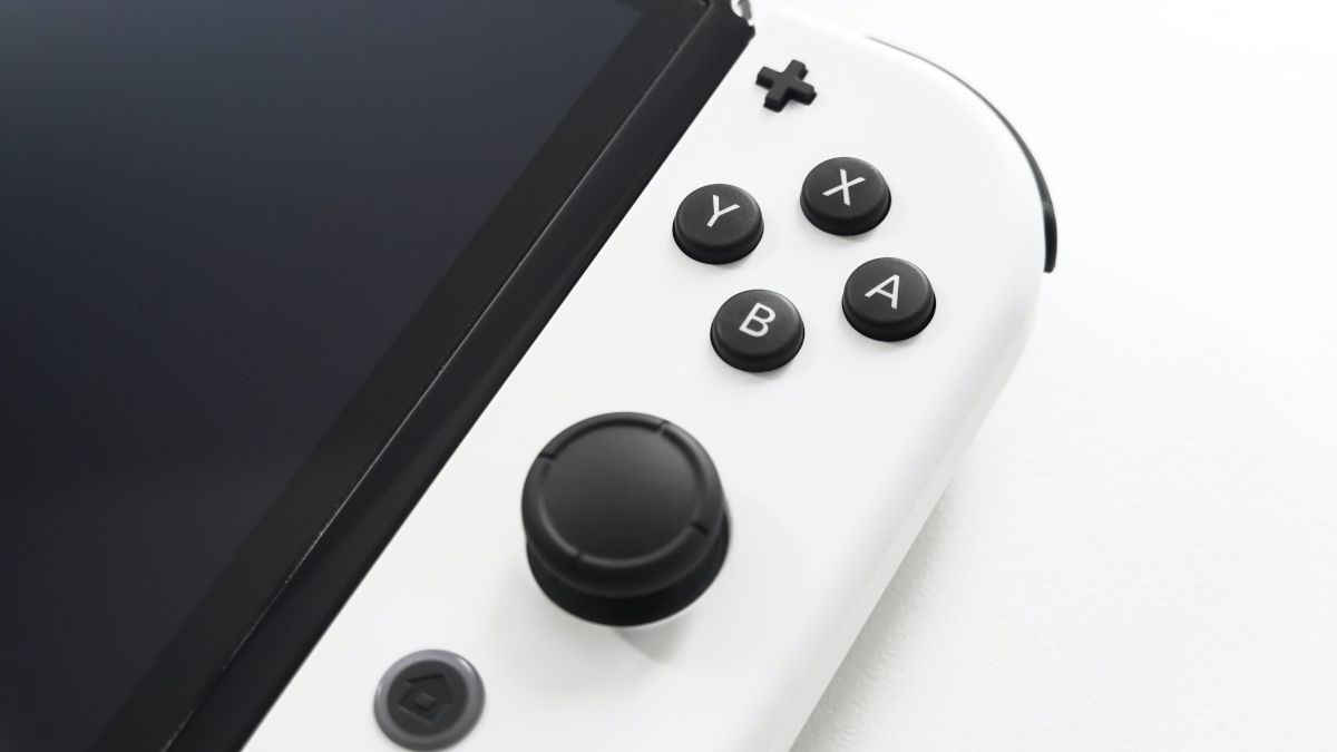 Close do canto de um Nintendo Switch branco.