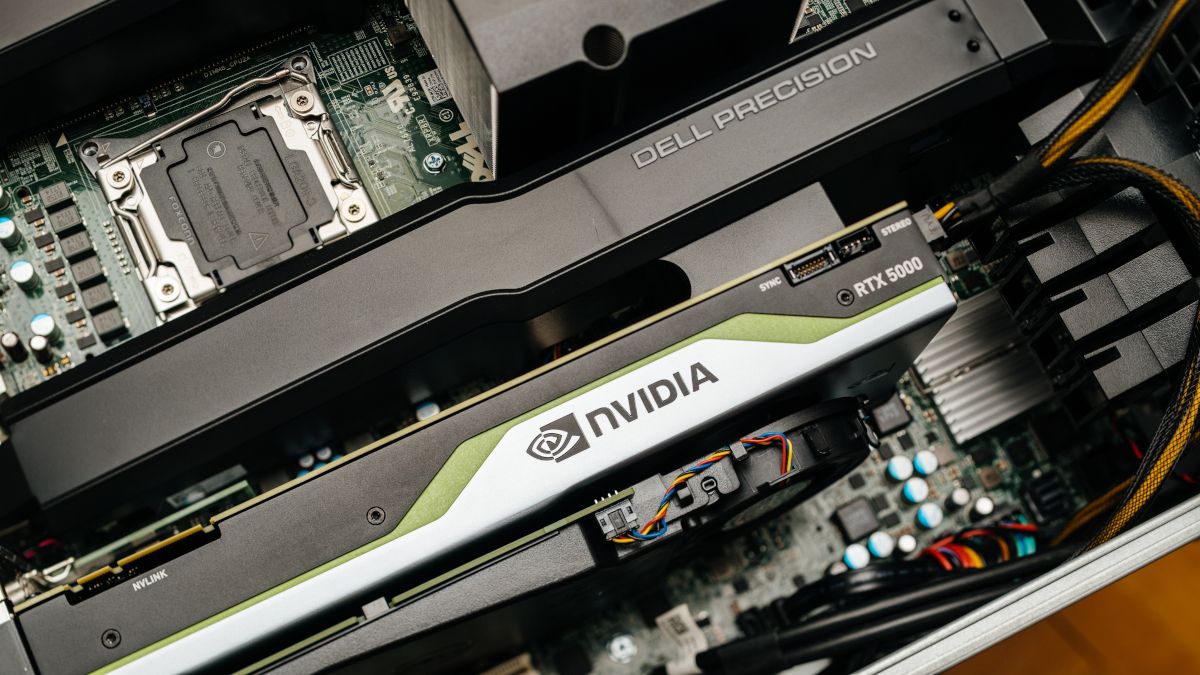 GPU de estação de trabalho NVIDIA Quadro RTX 5000 instalada em um computador.