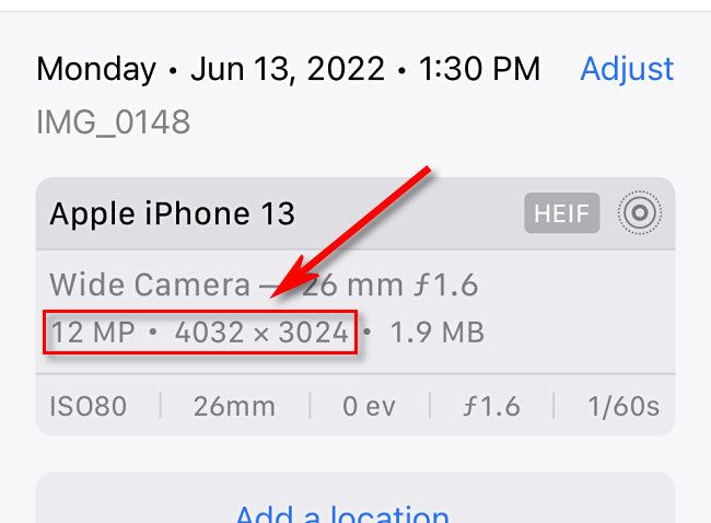 A resolução da imagem e as dimensões em pixels em Fotos no iPhone.