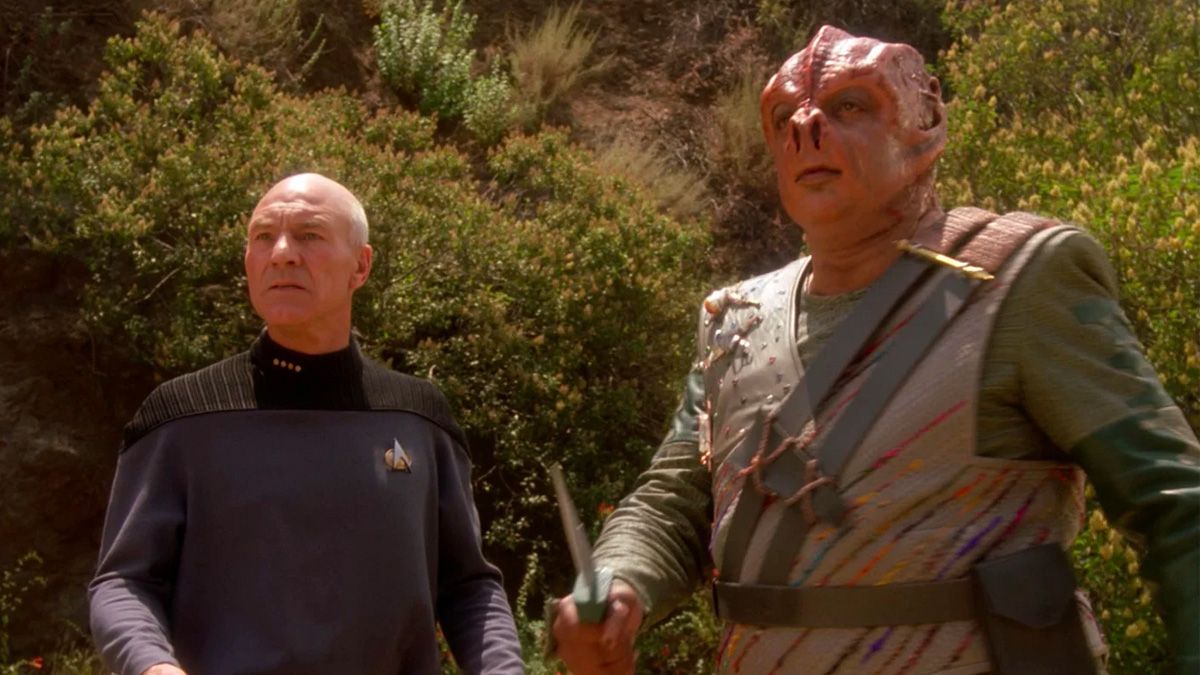 Foto de Picard e Dathon em El-Adrel em Star Trek: The Next Generation