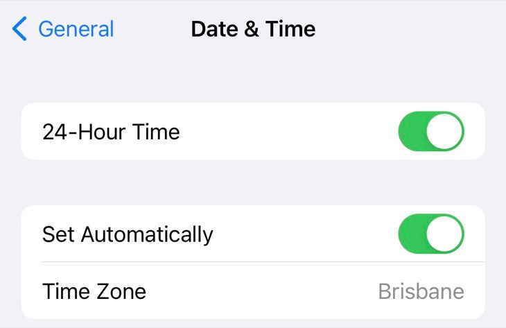 Defina hora e data automaticamente em um iPhone em Ajustes