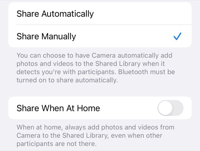 Configurações de compartilhamento automático da Biblioteca Compartilhada no iPhone