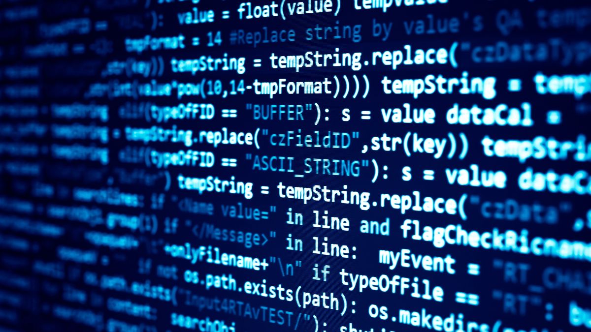 Close de uma tela de computador mostrando linhas de linguagem de programação.