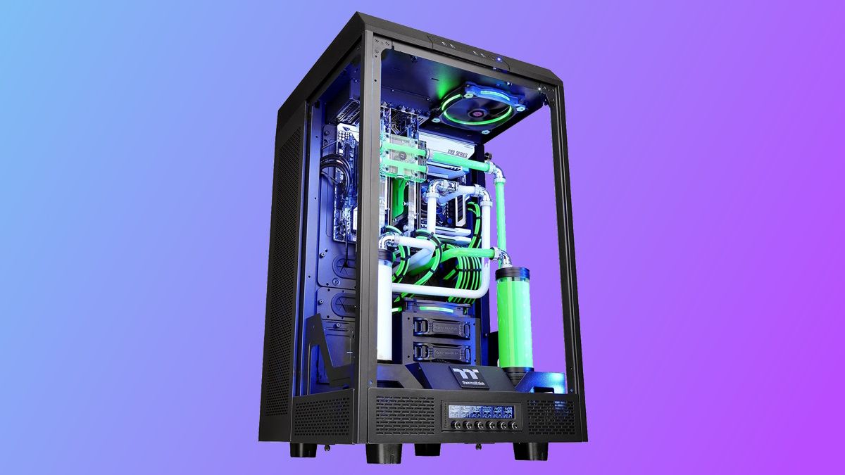 Torre Thermaltake 900 em fundo roxo