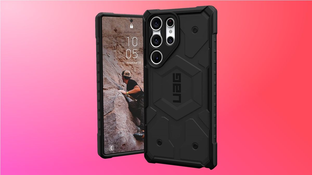 UAG Pathfinder em fundo rosa