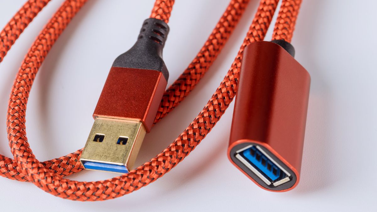 Cabo de extensão USB 3.0 vermelho.