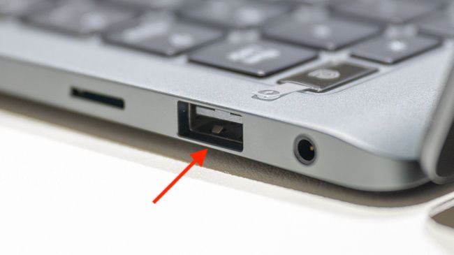 Porta USB tipo A em um Samsung Galaxy Book 3 Pro 360