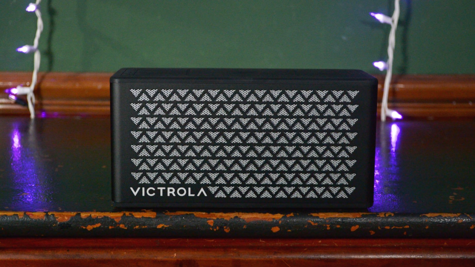 Victrola Music Edition 2 em uma mesa