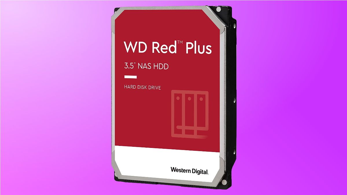 Western Digital Red Plus NAS HDD em fundo roxo