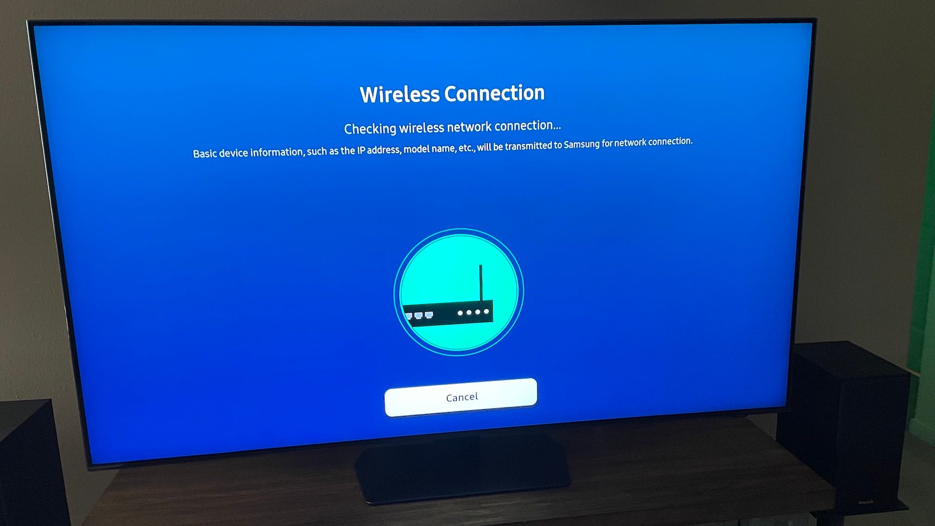 A tela de conexão Wi-Fi no Samsung QN90C de 55 polegadas.