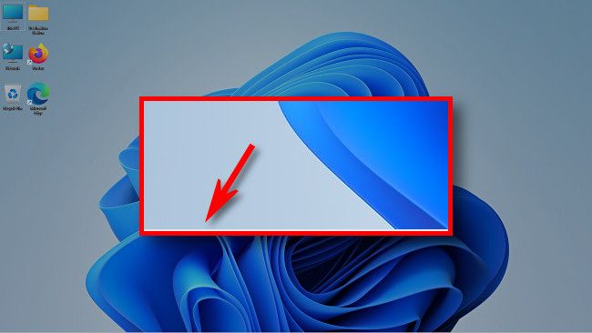 No Windows 11, quando a barra de tarefas estiver oculta, você verá uma pequena linha na parte inferior da tela.